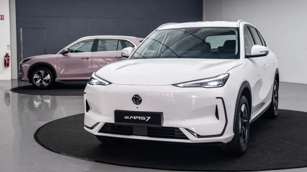 Proton eMAS 7 Malaysia in White and Silver