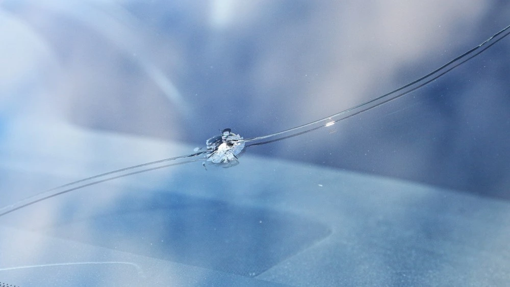 Home 2 Windscreen chip and how to fix at home